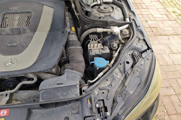 Used Mercedes-Benz E-Class 2014 Facelift E 300 L Engine Bay Left