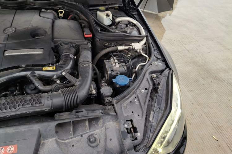 Used Mercedes-Benz E-Class 2014 E 260 Coupe Engine Bay Left