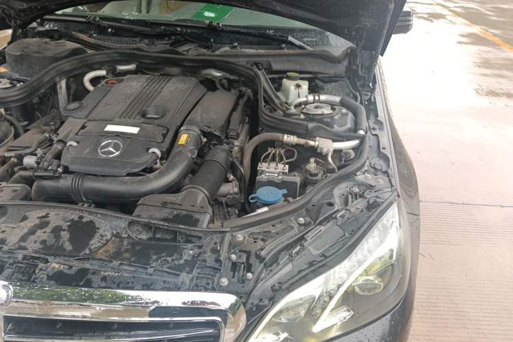 Used Mercedes-Benz E-Class 2014 Facelifted E 260 L Luxury Edition Engine Bay Left