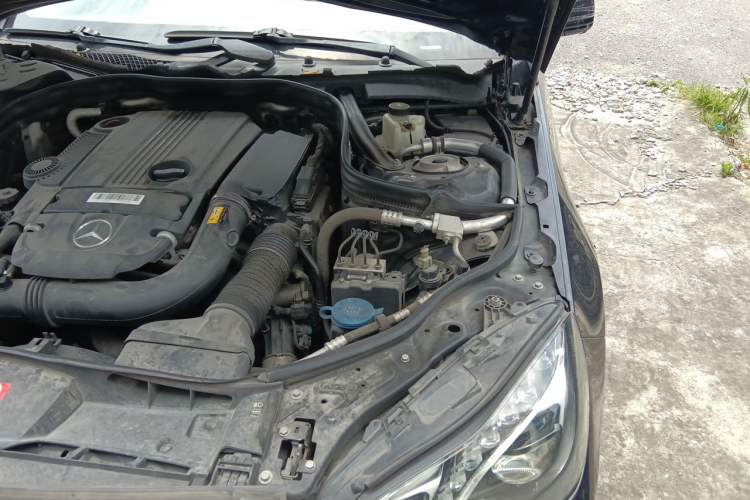 Used Mercedes-Benz E-Class 2014 Facelifted E 260 L Luxury Edition Engine Bay Left