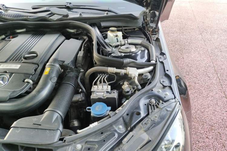 Used Mercedes-Benz E-Class 2014 E 260 L Luxury Model Engine Bay Left