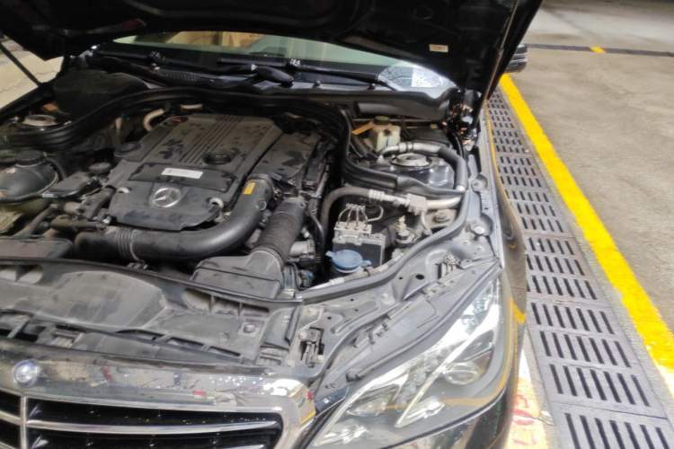 Used Mercedes-Benz E-Class 2014 E 260 L Engine Bay Left