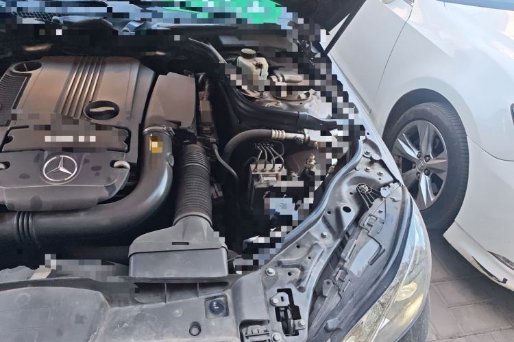 Used Mercedes-Benz E-Class 2014 E 260 L Engine Bay Left
