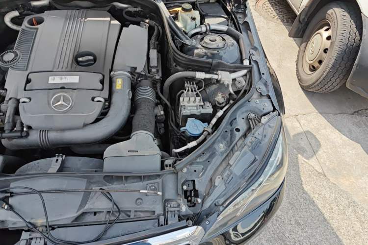 Used Mercedes-Benz E-Class 2014 E 260 L Luxury Model Engine Bay Left