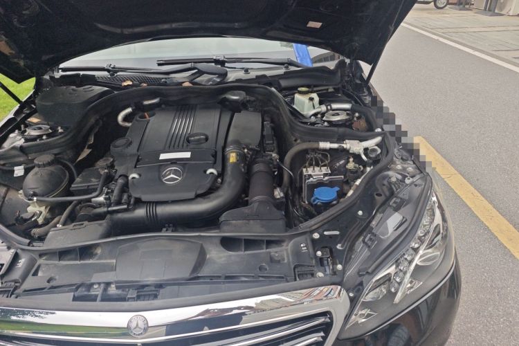 Used Mercedes-Benz E-Class 2014 E 260 L Engine Bay Left