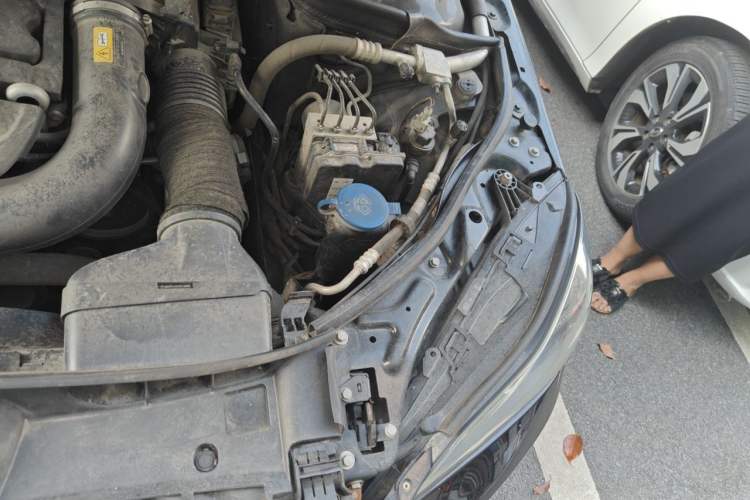 Used Mercedes-Benz E-Class 2014 E 260 L Sport Edition Engine Bay Left