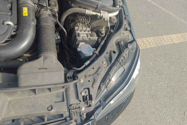 Used Mercedes-Benz E-Class 2014 E 260 L Sport Edition Engine Bay Left