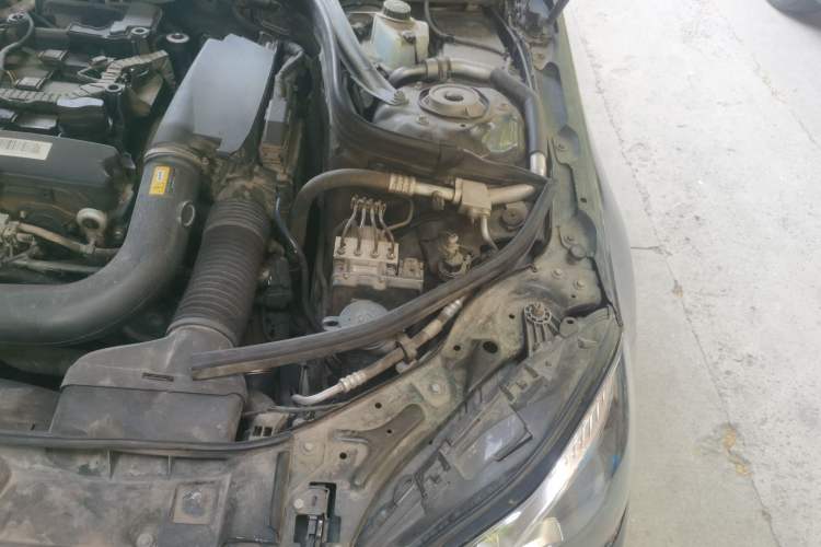Used Mercedes-Benz E-Class 2014 E 260 L Sport Edition Engine Bay Left