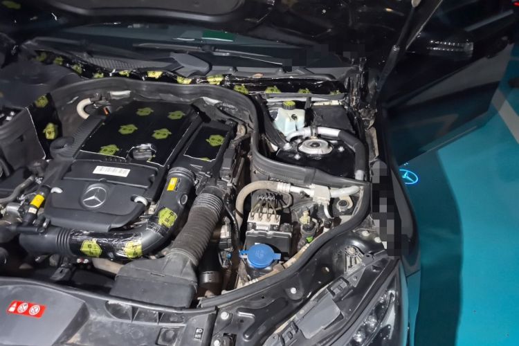 Used Mercedes-Benz E-Class 2014 Facelifted E 260 L Luxury Edition Engine Bay Left