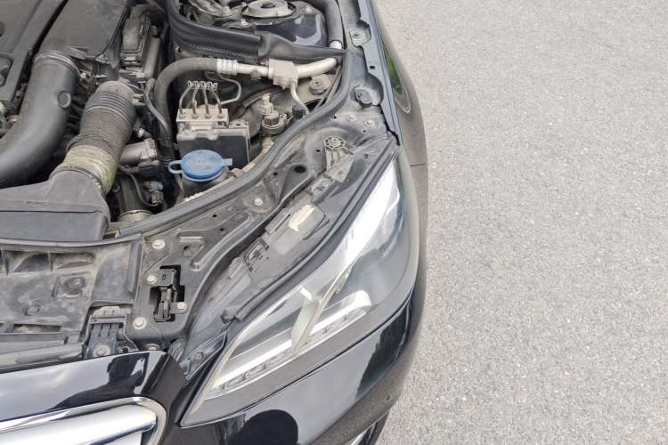 Used Mercedes-Benz E-Class 2014 E 260 L Sport Edition Engine Bay Left