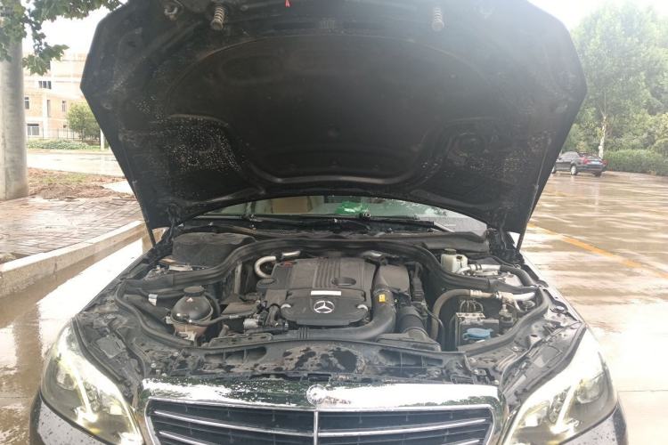 Used Mercedes-Benz E-Class 2014 Facelifted E 260 L Luxury Edition Engine Bay