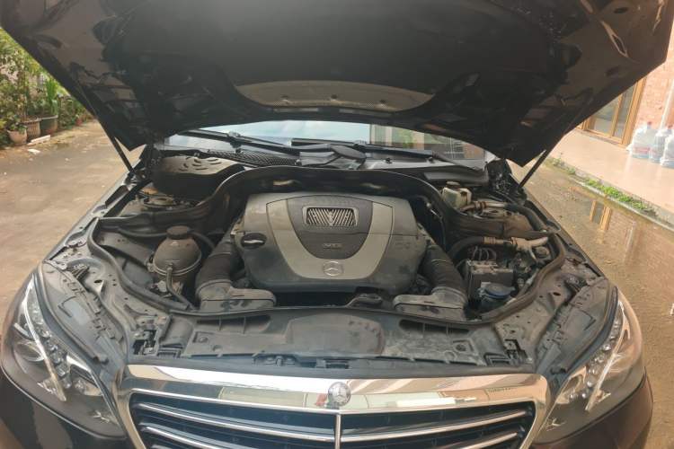 Used Mercedes-Benz E-Class 2014 E 300 L Engine Bay