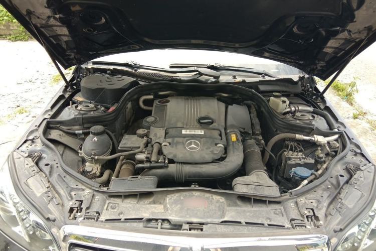 Used Mercedes-Benz E-Class 2014 Facelifted E 260 L Luxury Edition Engine Bay