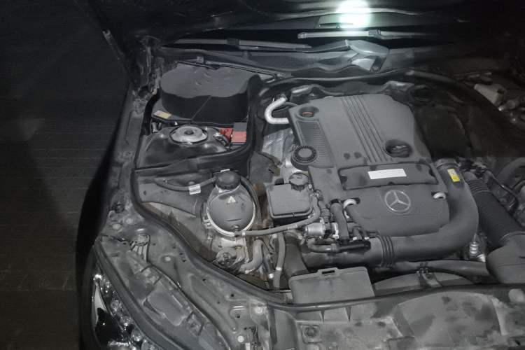Used Mercedes-Benz E-Class 2014 E 260 L Engine Bay Right