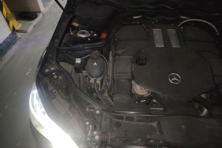 Used Mercedes-Benz E-Class 2014 Restyled E 400 L Sport Luxury Edition Engine Bay Right