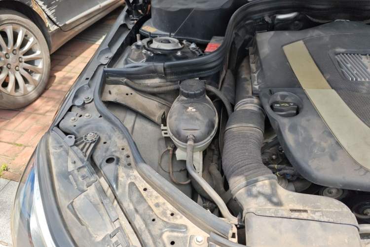 Used Mercedes-Benz E-Class 2014 Restyled E 300 L Sport Edition Engine Bay Right