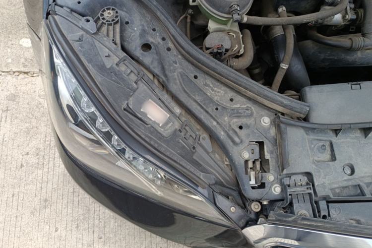 Used Mercedes-Benz E-Class 2014 E 260 L Engine Bay Right