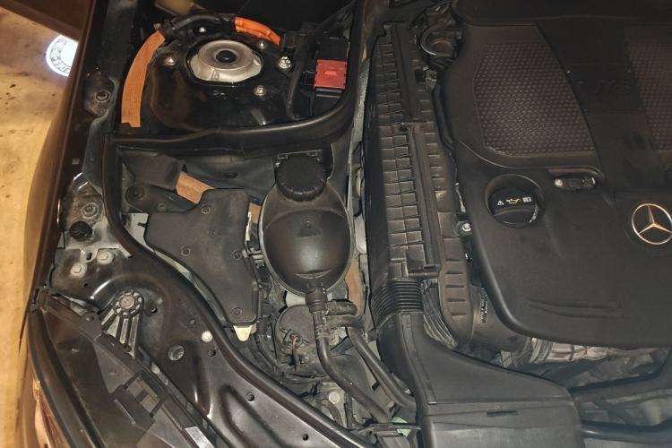 Used Mercedes-Benz E-Class 2014 E 400 L Hybrid Engine Bay Right