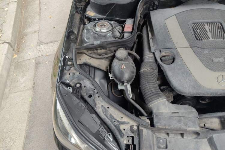 Used Mercedes-Benz E-Class 2014 E 300 L Sport Edition Engine Bay Right
