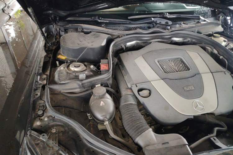 Used Mercedes-Benz E-Class 2014 E 300 L Sport Edition Engine Bay Right