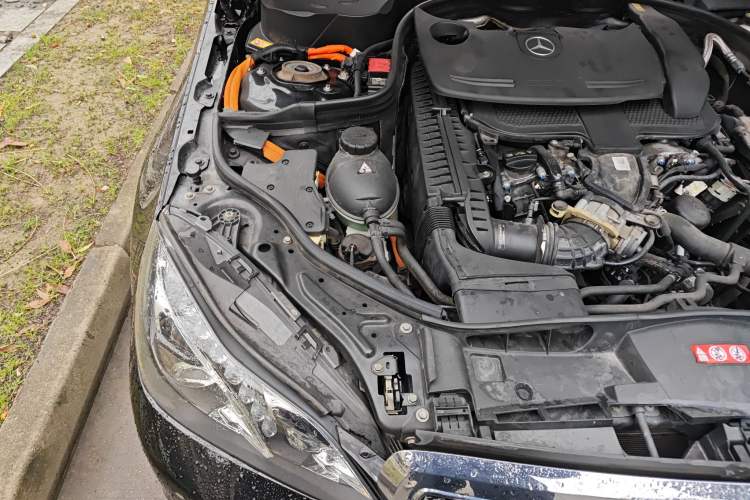 Used Mercedes-Benz E-Class 2014 E 400 L Hybrid Engine Bay Right