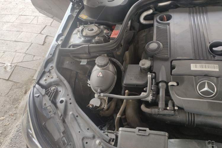 Used Mercedes-Benz E-Class 2014 E 260 L Sport Edition Engine Bay Right