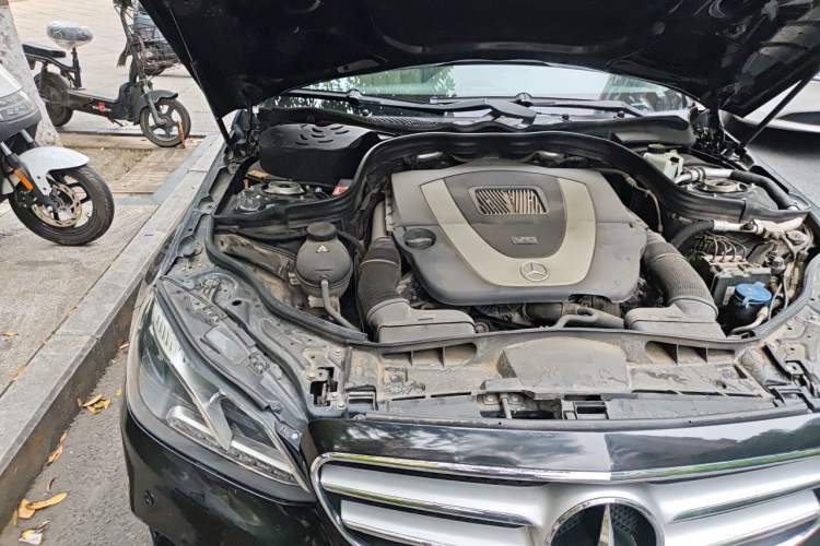 Used Mercedes-Benz E-Class 2014 E 300 L Sport Edition Engine Bay Right