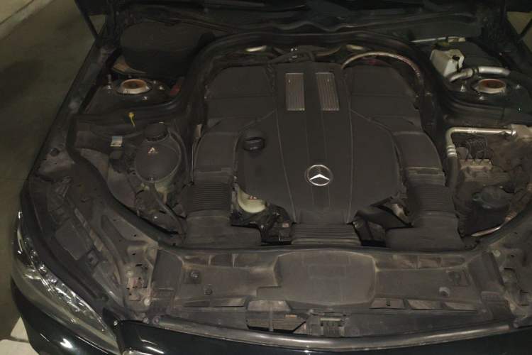 Used Mercedes-Benz E-Class 2014 E 400 L Sport Luxury Edition Engine Bay Right