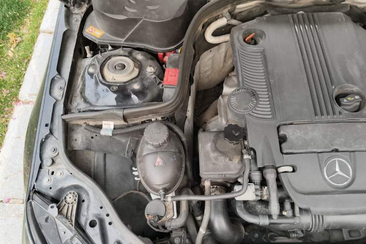 Used Mercedes-Benz E-Class 2014 E 260 L Sport Edition Engine Bay Right