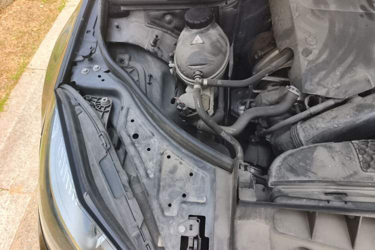 Used Mercedes-Benz E-Class 2014 E 200 Coupe Engine Bay Right