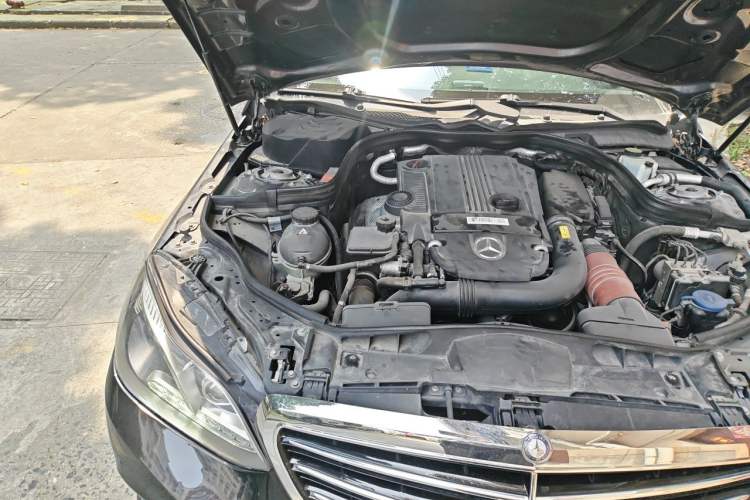 Used Mercedes-Benz E-Class 2014 E 260 L Engine Bay Right