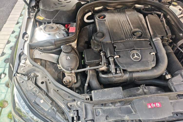 Used Mercedes-Benz E-Class 2014 E 260 L Luxury Model Engine Bay Right