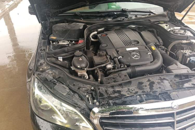 Used Mercedes-Benz E-Class 2014 Facelifted E 260 L Luxury Edition Engine Bay Right