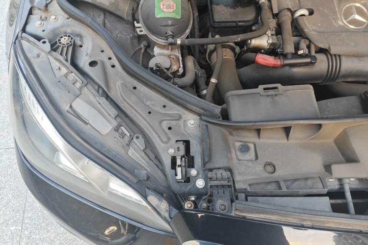 Used Mercedes-Benz E-Class 2014 E 260 L Sport Edition Engine Bay Right