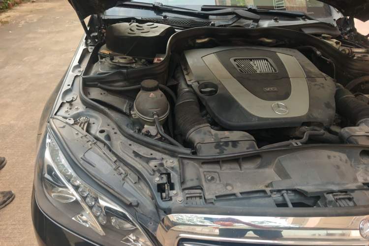 Used Mercedes-Benz E-Class 2014 E 300 L Engine Bay Right