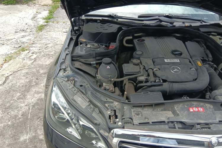 Used Mercedes-Benz E-Class 2014 Facelifted E 260 L Luxury Edition Engine Bay Right