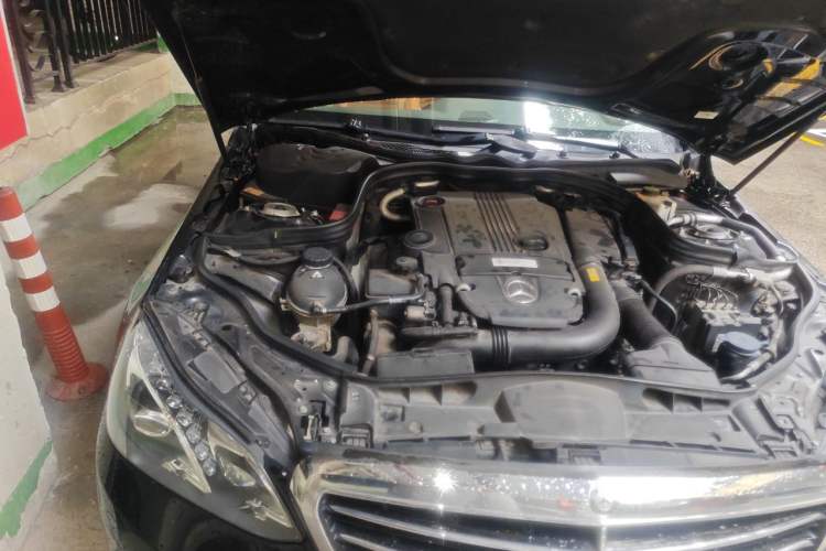 Used Mercedes-Benz E-Class 2014 E 260 L Engine Bay Right