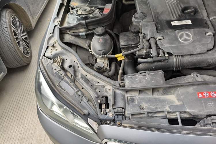 Used Mercedes-Benz E-Class 2014 E 260 L Sport Edition Engine Bay Right
