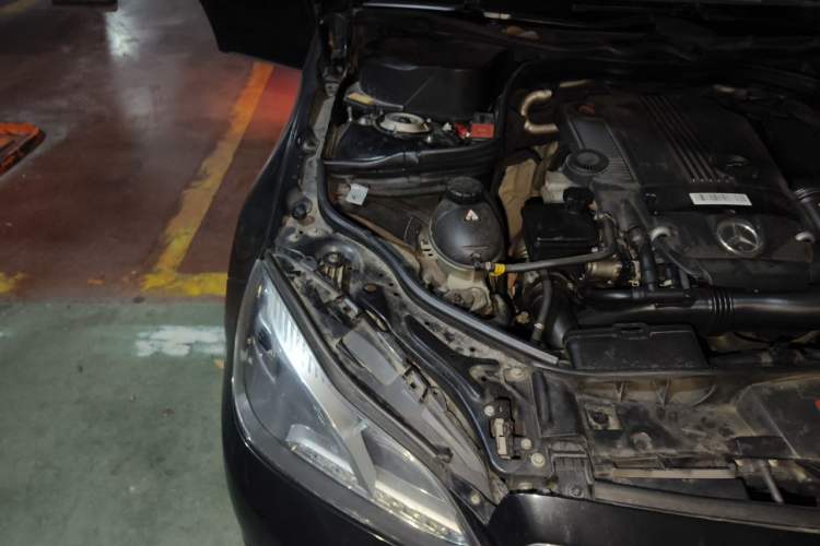 Used Mercedes-Benz E-Class 2014 E 260 L Sport Edition Engine Bay Right