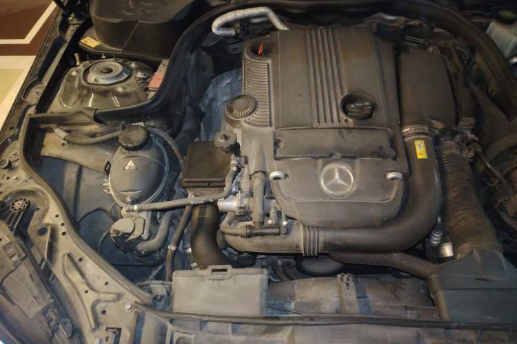 Used Mercedes-Benz E-Class 2014 E 260 L Sport Edition Engine Bay Right