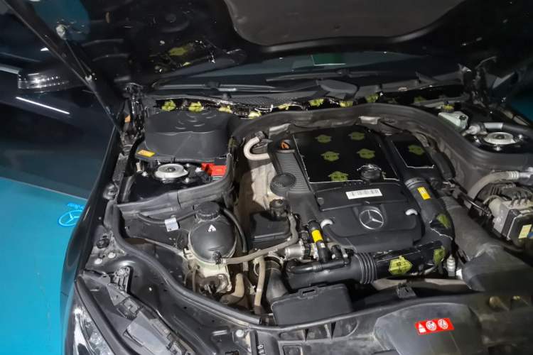 Used Mercedes-Benz E-Class 2014 Facelifted E 260 L Luxury Edition Engine Bay Right