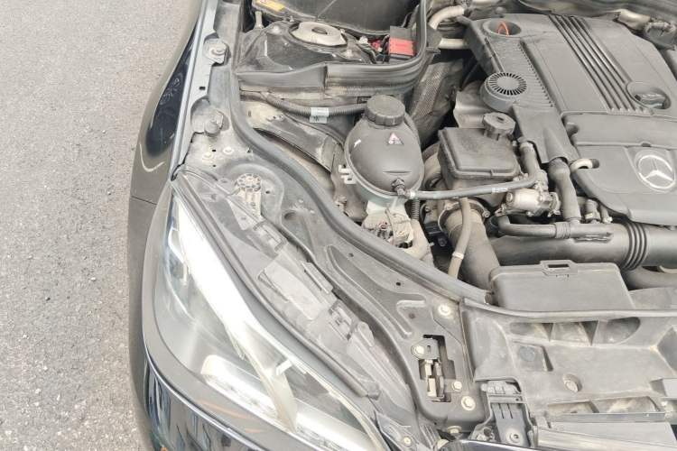 Used Mercedes-Benz E-Class 2014 E 260 L Sport Edition Engine Bay Right