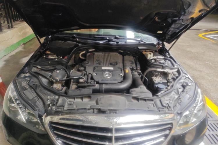 Used Mercedes-Benz E-Class 2014 E 260 L Engine Bay