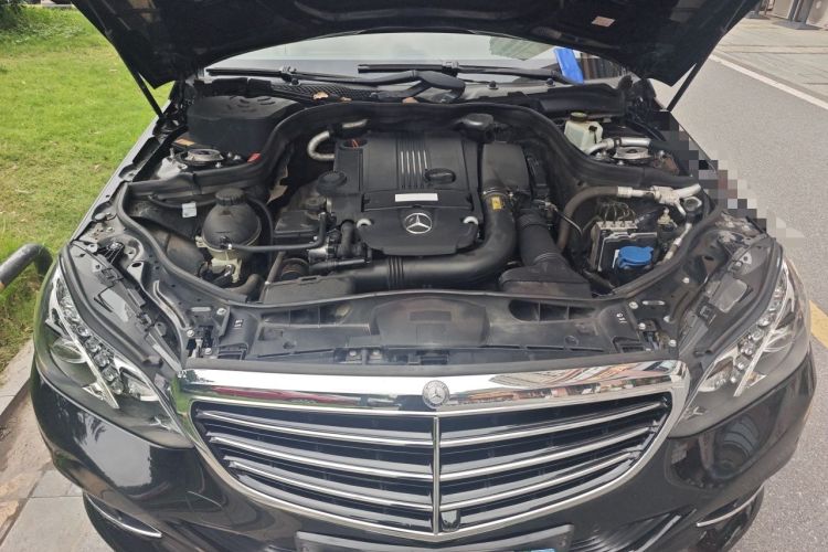 Used Mercedes-Benz E-Class 2014 E 260 L Engine Bay
