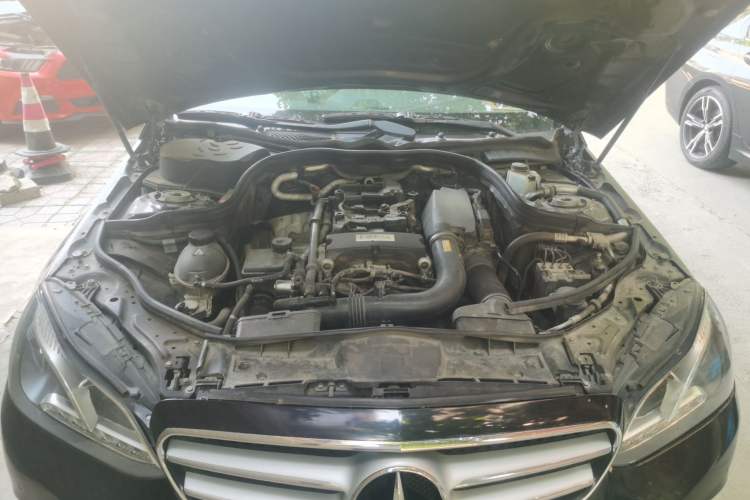 Used Mercedes-Benz E-Class 2014 E 260 L Sport Edition Engine Bay