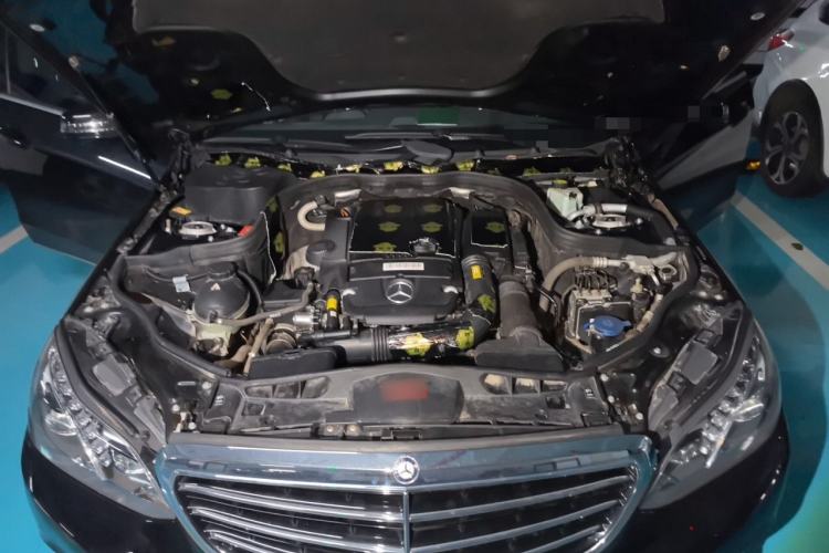 Used Mercedes-Benz E-Class 2014 Facelifted E 260 L Luxury Edition Engine Bay