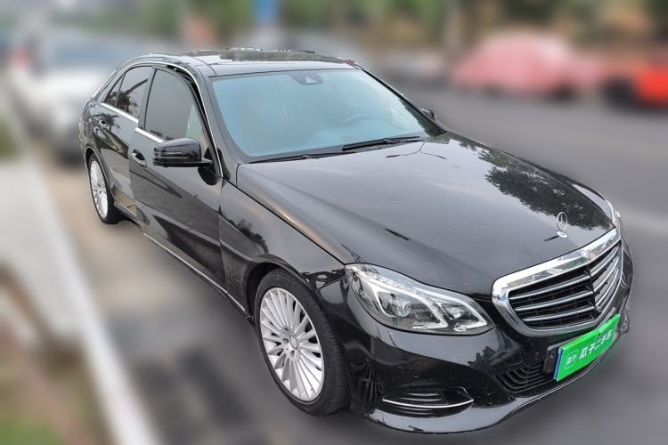 Used Mercedes-Benz E-Class 2014 Facelifted E 260 L Luxury Edition Front Right 45 Deg