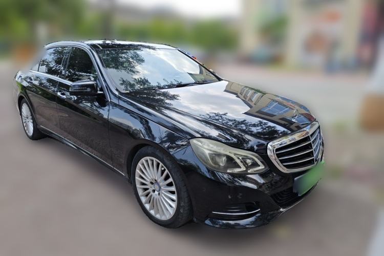 Used Mercedes-Benz E-Class 2014 Facelift E 300 L Front Right 45 Deg