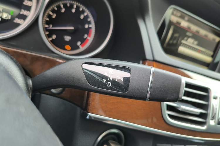 Used Mercedes-Benz E-Class 2014 Facelifted E 260 L Luxury Edition Gear Lever