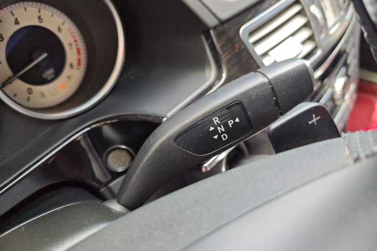 Used Mercedes-Benz E-Class 2014 Restyled E 300 L Sport Edition Gear Lever